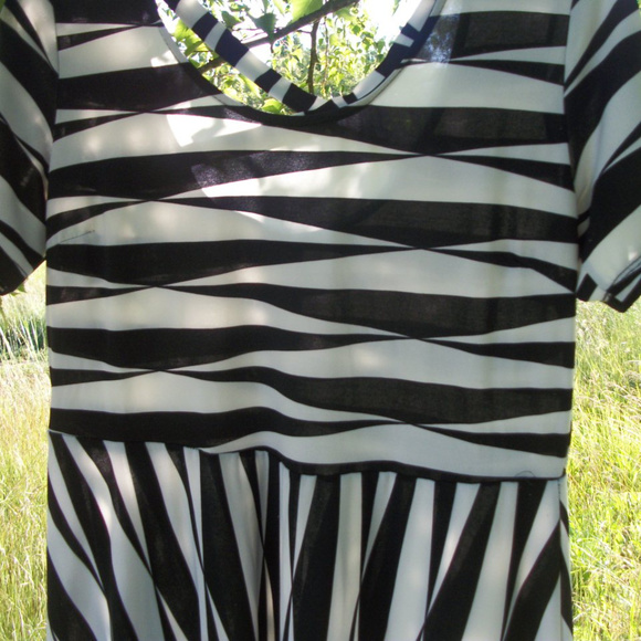 ZEBRA ZEBRA BELLA BERRY ZEBRA BACK CUT OUT DRESS 12 - Picture 4 of 8